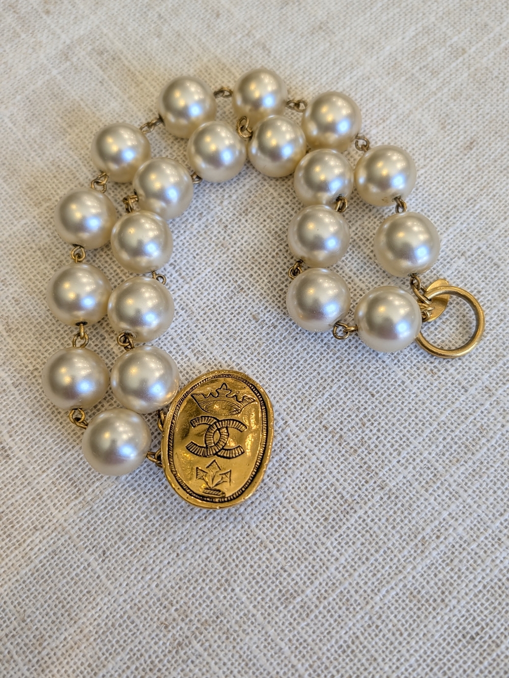 Chanel Vintage Coco Crown Double Strand Pearl Bracelet - Picture 2 of 8